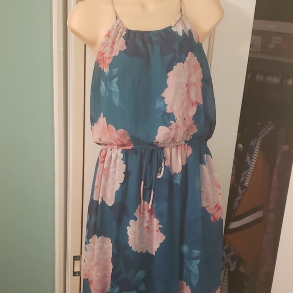 Dresses & Skirts - Maxi dress